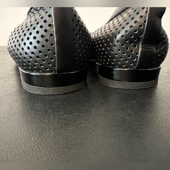 Stuart Weitzman Black  Patent Leather Low Heels Flat Mesh Silver  Buckle Size 5 - Picture 5 of 10